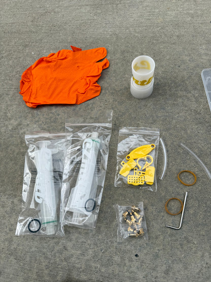 LEWIS OFFICIAL DOT/MINERAL OIL BLEED KIT