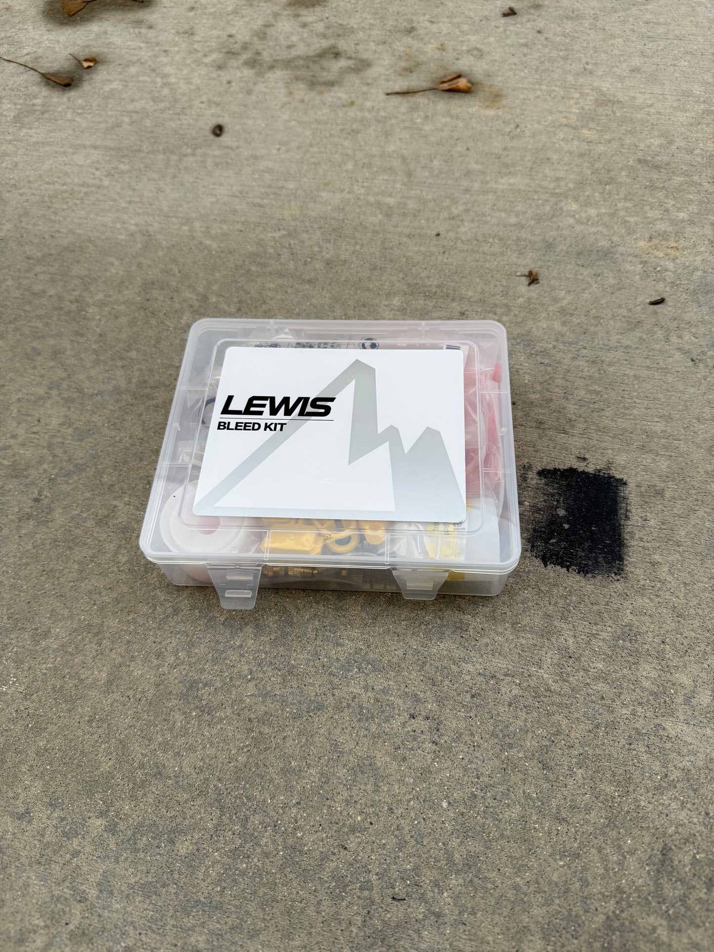 LEWIS OFFICIAL DOT/MINERAL OIL BLEED KIT
